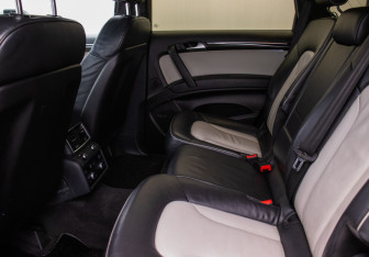 Подержанный автомобиль Audi Q7 2013 года (11 фото)