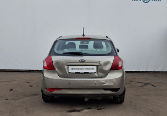 Подержанный автомобиль Kia Ceed Hatchback 2010 года (6 фото)