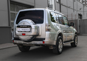 Подержанный автомобиль Mitsubishi Pajero 2011 года (4 фото)