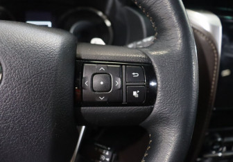 Подержанный автомобиль Toyota Fortuner 2019 года (16 фото)
