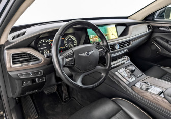 Подержанный автомобиль Genesis G90 2022 года (16 фото)