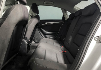 Подержанный автомобиль Audi A4 Sedan 2011 года (10 фото)