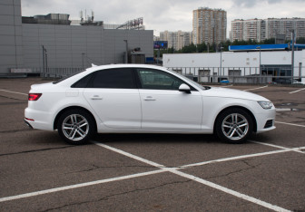 Подержанный автомобиль Audi A4 Sedan 2019 года (4 фото)