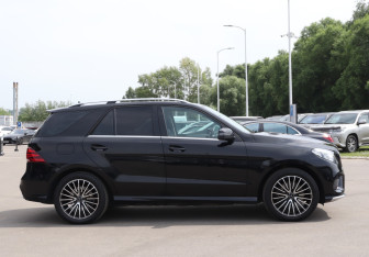 Подержанный автомобиль Mercedes-Benz GLE 2018 года (4 фото)