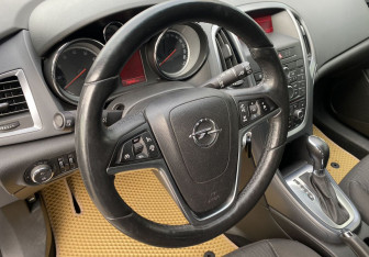 Подержанный автомобиль Opel Astra Hatchback 2014 года (13 фото)