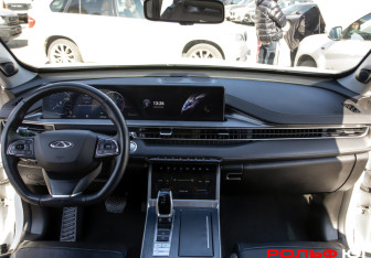 Подержанный автомобиль Geely Okavango 2024 года (10 фото)