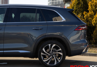 Подержанный автомобиль Geely Monjaro 2023 года (7 фото)