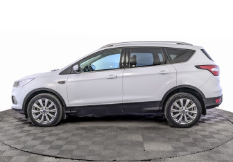 Подержанный автомобиль Ford Kuga 2019 года (8 фото)