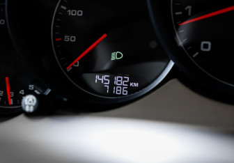 Подержанный автомобиль Porsche Cayenne 2011 года (3 фото)