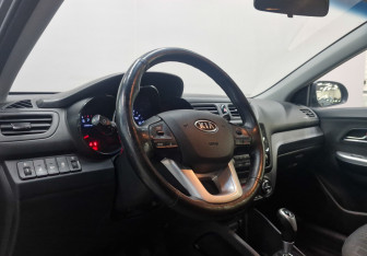 Подержанный автомобиль Kia Rio Hatchback 2012 года (15 фото)