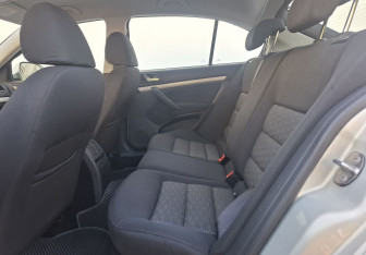 Подержанный автомобиль Skoda Octavia Liftback 2012 года (11 фото)