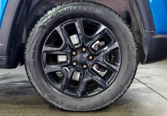 Подержанный автомобиль Jeep Compass 2018 года (18 фото)