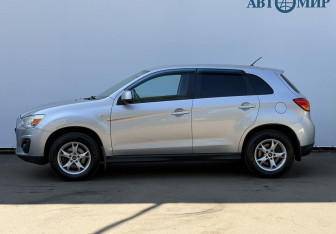 Подержанный автомобиль Mitsubishi ASX 2013 года (8 фото)