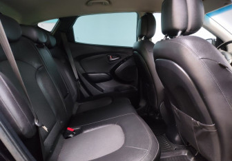 Подержанный автомобиль Hyundai ix35 2015 года (13 фото)
