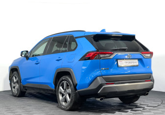 Подержанный автомобиль Toyota RAV4 2020 года (7 фото)