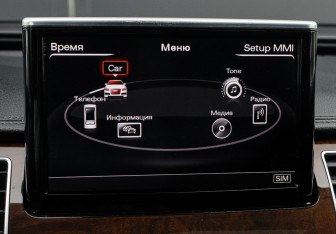 Подержанный автомобиль Audi A8 2015 года (27 фото)