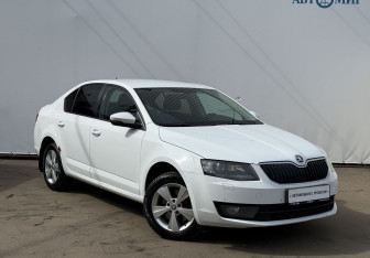 Подержанный автомобиль Skoda Octavia Liftback 2016 года (3 фото)