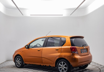 Подержанный автомобиль Chevrolet Aveo Hatchback 2004 года (7 фото)