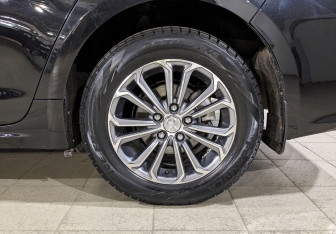 Подержанный автомобиль Toyota Corolla Sedan 2019 года (12 фото)