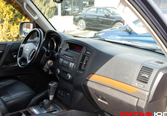 Подержанный автомобиль Mitsubishi Pajero 2007 года (7 фото)