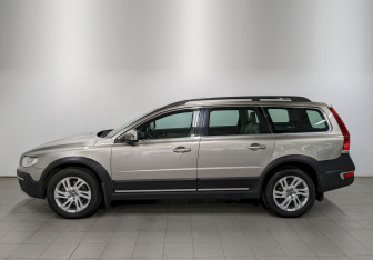 Подержанный автомобиль Volvo XC70 2014 года (8 фото)