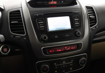 Подержанный автомобиль Kia Sorento 2013 года (12 фото)