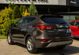 Подержанный автомобиль Hyundai Santa Fe 2016 года (5 фото)