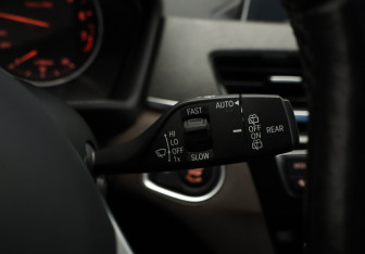 Подержанный автомобиль BMW X1 2016 года (14 фото)