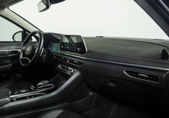 Подержанный автомобиль Hyundai Sonata 2020 года (11 фото)
