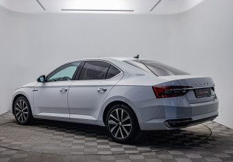 Подержанный автомобиль Skoda Superb Liftback 2024 года (3 фото)