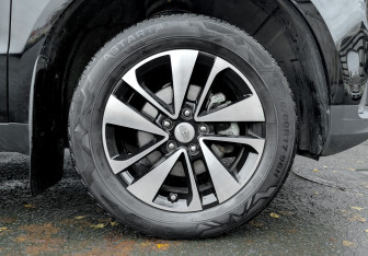 Подержанный автомобиль Geely Emgrand X7 2019 года (19 фото)