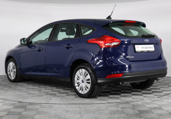 Подержанный автомобиль Ford Focus Hatchback 2017 года (7 фото)