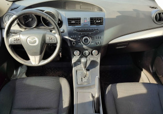 Подержанный автомобиль Mazda 3 Sedan 2011 года (10 фото)