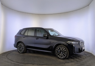 Подержанный автомобиль BMW X5 2025 года (3 фото)