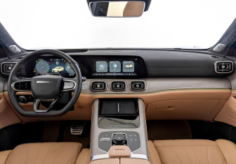 Подержанный автомобиль Jaecoo J8 2024 года (14 фото)