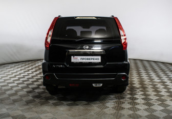 Подержанный автомобиль Nissan X-Trail 2013 года (6 фото)