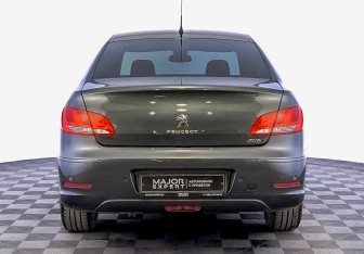 Подержанный автомобиль Peugeot 408 2021 года (6 фото)