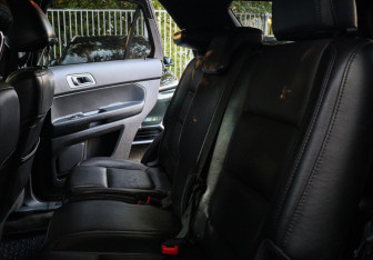 Подержанный автомобиль Ford Explorer 2013 года (8 фото)