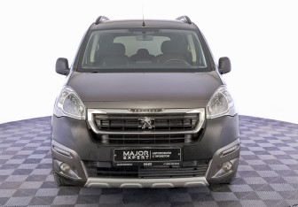 Подержанный автомобиль Peugeot Partner 2017 года (2 фото)