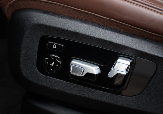 Подержанный автомобиль BMW X6 2021 года (21 фото)