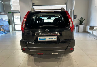 Подержанный автомобиль Nissan X-Trail 2013 года (5 фото)