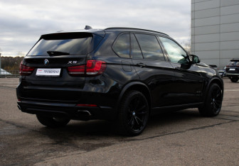 Подержанный автомобиль BMW X5 2013 года (5 фото)