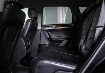 Подержанный автомобиль Volkswagen Touareg 2010 года (12 фото)