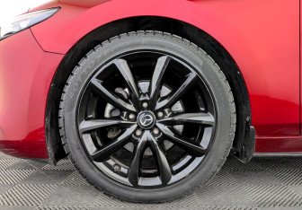 Подержанный автомобиль Mazda 3 Hatchback 2019 года (18 фото)