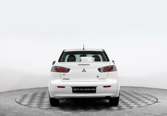 Подержанный автомобиль Mitsubishi Lancer Sedan 2014 года (4 фото)