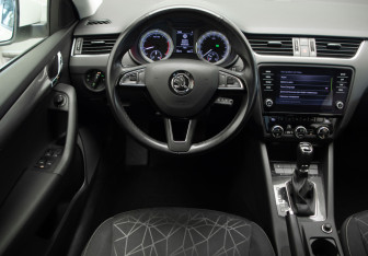 Подержанный автомобиль Skoda Octavia Liftback 2019 года (9 фото)