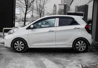 Подержанный автомобиль Kia Picanto 2015 года (8 фото)