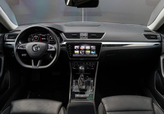 Подержанный автомобиль Skoda Superb Liftback 2024 года (11 фото)