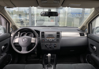 Подержанный автомобиль Nissan Tiida Hatchback 2012 года (11 фото)