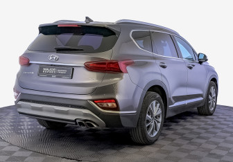 Подержанный автомобиль Hyundai Santa Fe 2019 года (5 фото)
